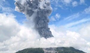 erupsi gunung ibu