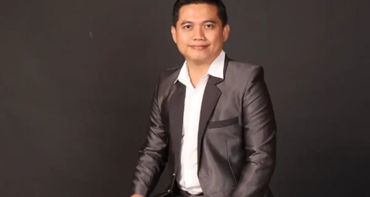 Dwi Hartono