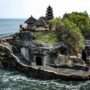 Pura Tanah Lot Bali, Panggung Senja di Atas Laut