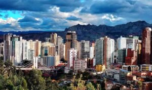 La Paz, Bolivia, Kota Di Atas Awan dengan Jiwa yang Selalu Terjaga