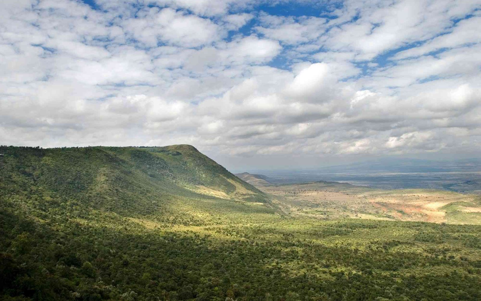 Rift Valley, Kenya, Di Antara Danau Vulkanik dan Sabana yang Selalu Bergerak