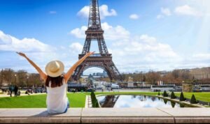 Paris, Prancis: Kota Cinta yang Terkenal dengan Seni, Mode, dan Kuliner