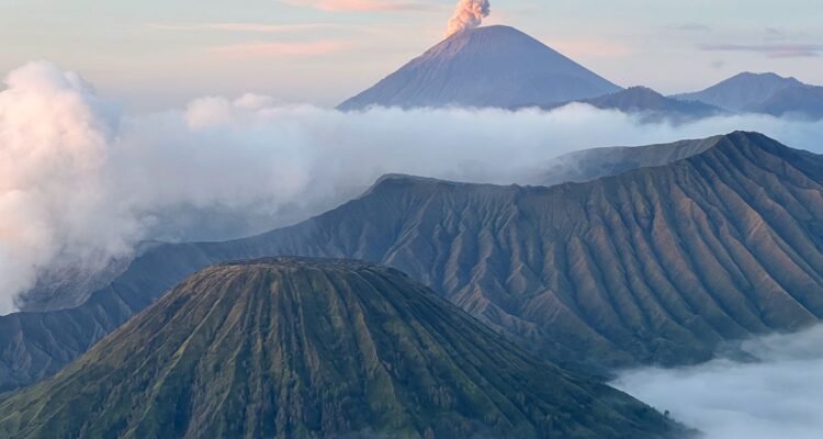 Semeru dan Bromo Semeru dan Bromo