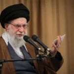 Ali Khameini dan Revolusi Islam Ali Khameini dan Revolusi Islam