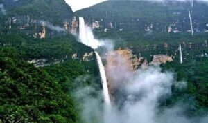 Catarata Gocta, Tirai Air Raksasa yang Tersembunyi di Hutan Awan Peru